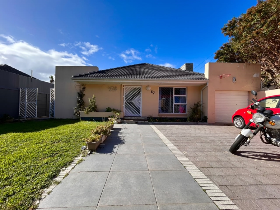 To Let 4 Bedroom Property for Rent in Plumstead Western Cape